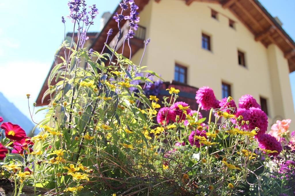 Hotel Lyshaus Gressoney-Saint-Jean Bagian luar foto